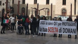 Presidio No Green Pass a Potenza: «Oggi sono qui per proteggere la tua scelta di domani»