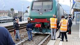 Seduta vicino ai binari con le cuffiette, ragazza 16enne travolta da un treno in Puglia