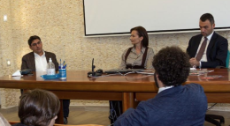 Isso (Emiliano), essa (la sua candidata contro il Pd) e o malamente (il candidato del Pd) nel folle manicomio di Manfredonia