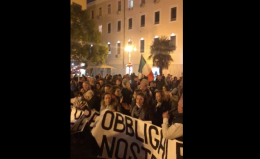 In 300 a Foggia contro il green pass: slogan durissimi contro Draghi e Conte