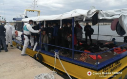 Sbarcati altri cento migranti in Salento