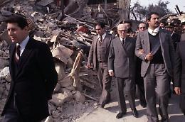 23 novembre 1980, la visita del Presidente Pertini a 48 ore dal sisma e lo storico discorso a reti unificate: "Ho assistito a degli spettacoli che mai dimenticherò"