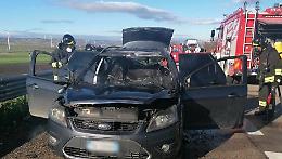 A Melfi un giovane di 24 anni della provincia di Foggia scende dall'auto che va a fuoco e viene travolto e ucciso da un autocarro