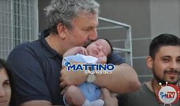 Emiliano diventa nonno di un bel maschietto