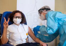 Vaccini, due è meglio di uno