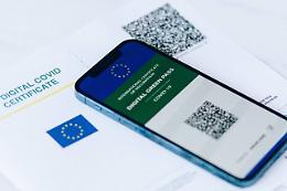 Il vaccino «protegge» ma non basta e la super carta verde non crea luoghi sicuri: per i grandi eventi ipotesi di tampone 


