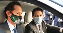 La famiglia Agnelli scarica Conte e le mascherine "giarrettiera" e incorona Draghi: «È un premier competente, l'Italia è migliore di un anno fa»

