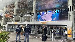 Con tre dosi di vaccino, da Foggia alla Francia via Svizzera bloccati a Napoli perché senza tampone molecolare