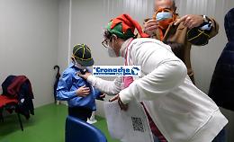 Vaccino ai bambini: se Emiliano recluta i supereroi, il generale Bardi in Basilicata precetta tutti i piccoli in divisa da Scout
