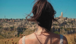 Telling my son’s land, il documentario sulla reporter di guerra Nancy Porsia presentato in giro per l’Italia
