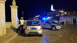 Succede a Matera, Positivo al Covid era uscito in auto con la moglie: 60enne sanzionato dalla Municipale