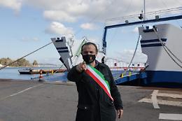 Mobilità da e per le isole. La battaglia contro il Super green pass culmina con le dimissioni del sindaco di Messina