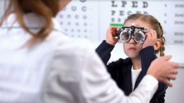 Abuso dei dispositivi tecnologici: dilagano i disturbi della vista nei bambini