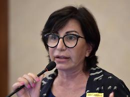 Via la mascherina a scuola, Gismondo bastona Speranza: «Stanno producendo delle reazioni cutanee»

