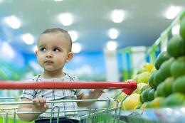 Il potere del marketing alimentare che decide cosa dobbiamo mangiare, pericoloso soprattutto per i bambini