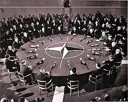 L'Italia e la NATO, dall'adesione a Berlinguer