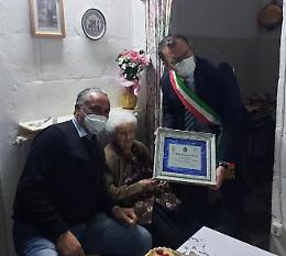 Matera, cento candeline per la signora Maria e la visita del sindaco Bennardi 