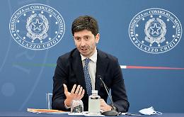 Quarta dose, Speranza prova a smarcarsi: «Scelte non di natura politica ma di natura scientifica»
