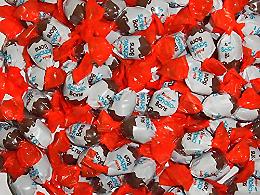 Rischio salmonella: Ferrero ritira anche in Italia i lotti Kinder Schoko Bons prodotti in Belgio
