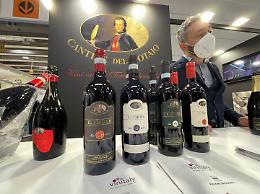 Vinitaly: al Padiglione 8 "Cantine del Notaio" porta la tradizione dell'aglianico, le foto
