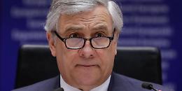 Emiliano ruba l'asso a Forza Italia, Tajani risponde con i due di Briscola