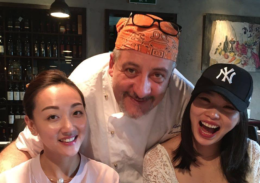 «Quattro pacchi di grissini italiani per una bottiglia di salsa di soia». Così lo chef pugliese Bernasconi racconta il baratto nell'assurdo lockdown di Shanghai
