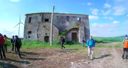 Melfi, con il Cai «camminare lento» per antiche vie romane e masserie