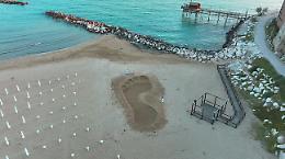 In Molise sono tornati i giganti? Misteriosa impronta di 23 metri sulla spiaggia di Termoli
