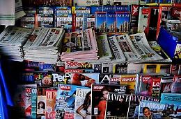 Nel 2021 continua la crisi dell'editoria cartacea quotidiana, regge il digitale
