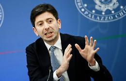 Covid, dagli atti di Bergamo le WhatsAppate del febbraio 2020: "Il ministro è nel pallone"
