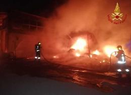 Emergenza Scanzano, nuovo incendio e danni ingenti a un’azienda ortofrutticola
