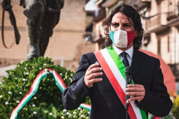Volano gli stracci. Salvatore Cosma fa lo spadaccino col generale Bardi: «No al Salva Potenza». Il governatore gli ricorda i contributi per Tursi