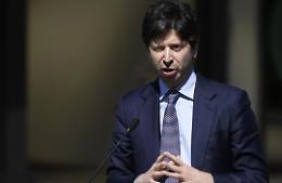 Festa della Repubblica, sfilano i medici. Speranza plaude, ma negli ospedali c'è il caos 