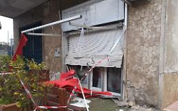 Bomba ai danni di un bar di Potenza, due arresti. Guerra di posizionamento fra clan mafiosi 