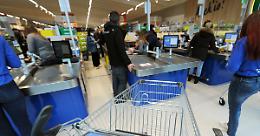 Il caro prezzi bastona le famiglie e penalizza le vendite al dettaglio