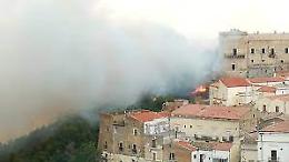 Si tirano le somme dell'incendio divampato ad Ascoli Satriano: 45 ettari bruciati e alcune famiglie evacuate