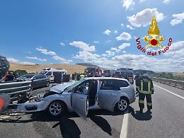 Grave incidente stradale sull'A16, in territorio di Lacedonia: l'intera famiglia trasportata all'ospedale di Foggia