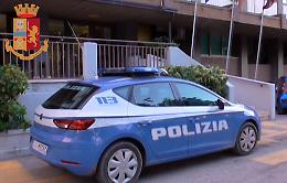 Pugni, calci e video dei rapporti sessuali: così un 22enne foggiano, arrestato dalla Polizia, soggiogava la sua ragazza minorenne