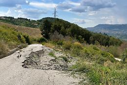 Potenza, frana di Via Rossellino: "Campa cavallo che l'erba cresce. Guarente ti sei dimenticato di noi?"