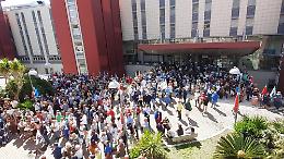 Manifestazione 'Una catena umana contro il degrado della Sanità materana: c'è anche il Pd 