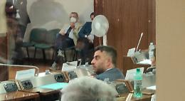 Primo Consiglio regionale dopo la bufera giudiziaria con Piro in aula che attacca Forza Italia: «È caduta in un silenzio tombale»
