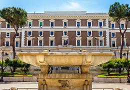 Lamorgese e Piantedosi, da prefetto a ministro dell'Interno. Il Sinpref tiene il punto: "Le Prefetture non hanno colore politico"