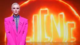 Questa sera ospite della trasmissione 'Le Iene' una inedita Arisa si racconterà commossa