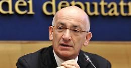 Sul caro benzina il vice ministro Sisto rassicura: "Vigiliamo e se necessario interverremo"
