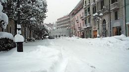 Il Molise è una coperta bianca, a Campobasso 30 centimetri di neve: automobilisti bloccati per ore