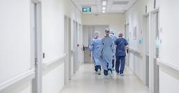 Puglia e Basilicata spendono 325 milioni di euro per i malati che vanno a curarsi in altre regioni. Differenze enormi per la sanità privata