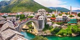 Ce lo facciamo un giro a Mostar? Dal 3 giugno Foggia vola nella suggestiva città croata dei tuffi e dei miracoli di Medjugorie