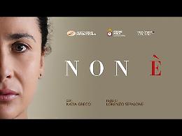 Due minuti di geniale denuncia della violenza di genere nel nuovo corto di Lorenzo Sepalone: "Non è"