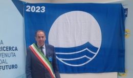 Il sindaco abruzzese di Fossacesia dedica la bandiera blu al collega delle Tremiti Giuseppe Calabrese: i funerali a Manfredonia