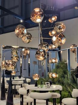 Reportage dall'Euroluce del Salone del Mobile di Milano. Basilicata rappresentata da Luci e Forme: «Si punta sull'illuminotecnica»